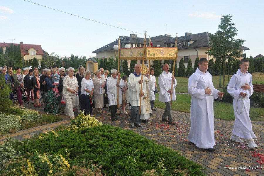 58 Procesja eucharystyczna.jpg